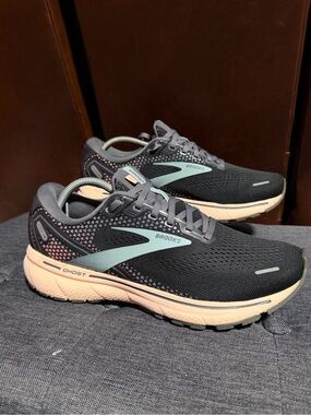 Brooks Women's Running Shoes — Black with Mint and Beige size 10.5